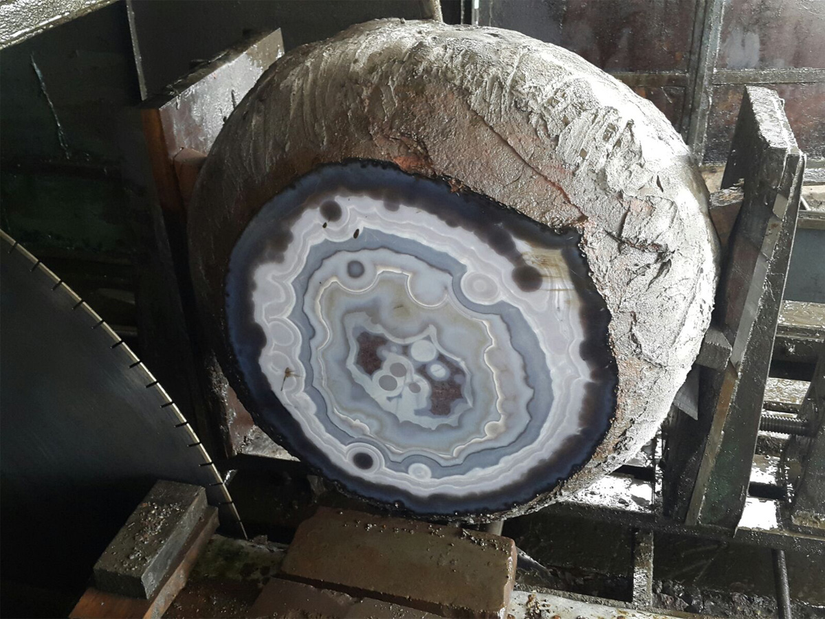 geoda de agata gigante tallada