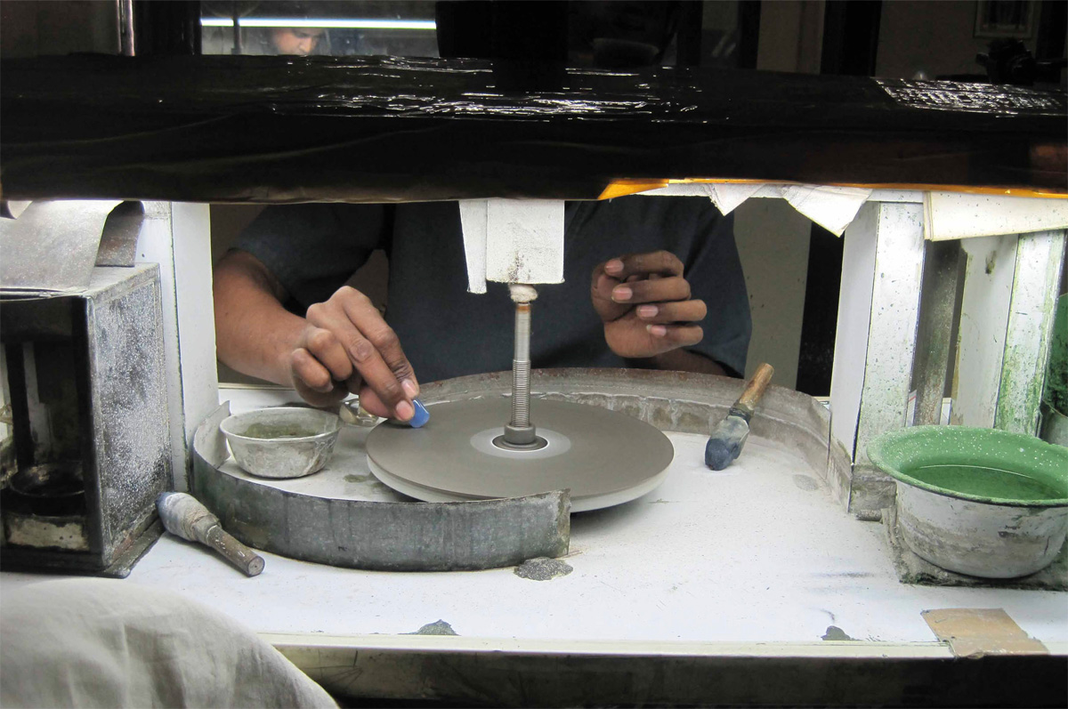 pulidor artesanal de gemas