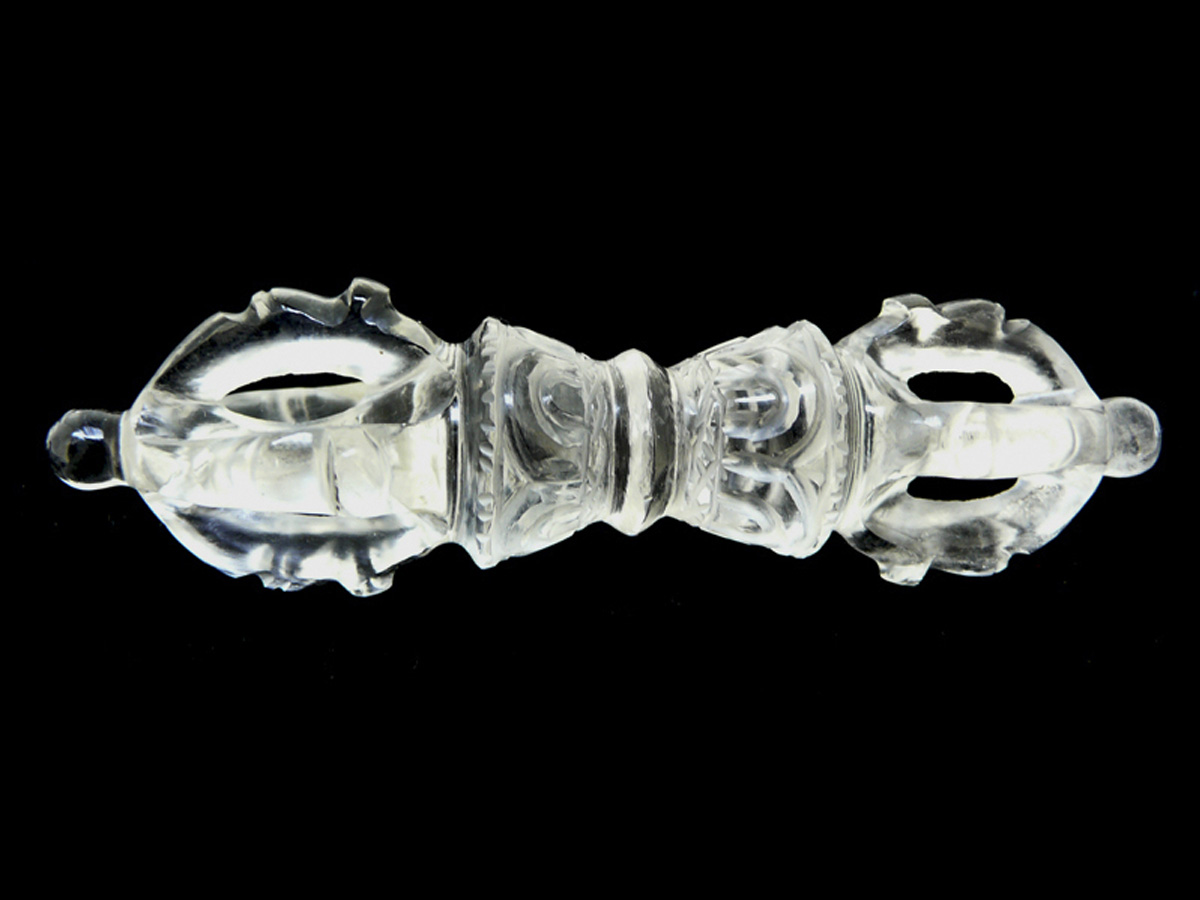 dorje de cuarzo tallado