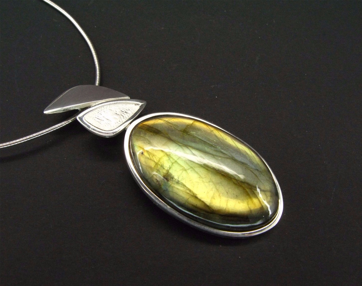 colgante de labradorita