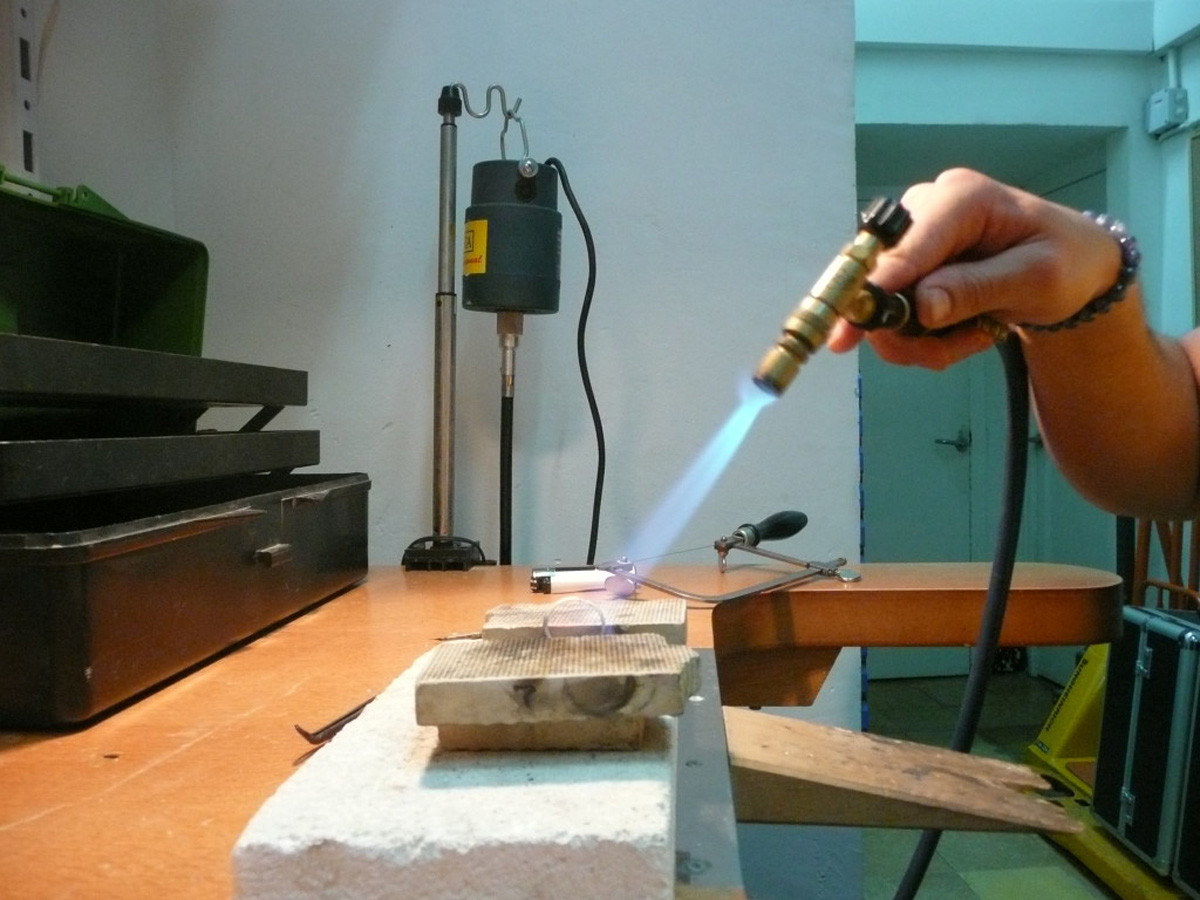 elaboracion de la joyeria con mineral