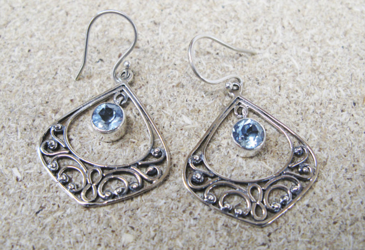 pendientes de topacio azul