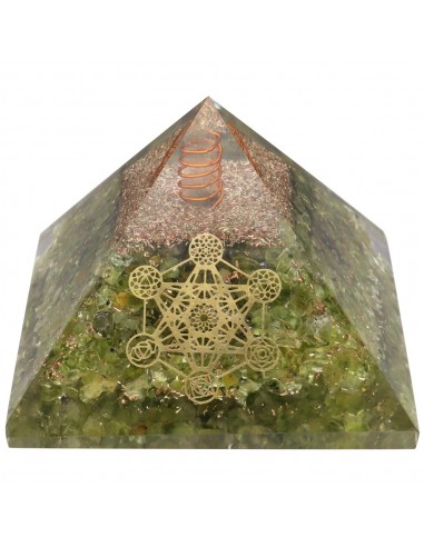 Pyramide en résine avec péridot et...