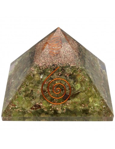 Pyramide en résine avec péridot et...