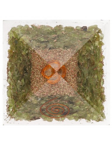 Pyramide en résine avec péridot et...