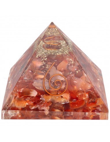 Pyramide en résine de cornaline avec...