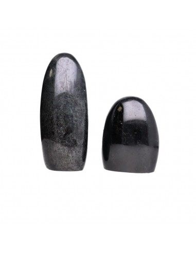 Formas polidas de turmalina negra