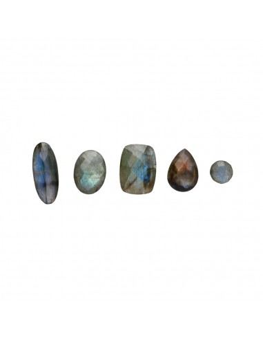 Cabochão de Labradorite facetado