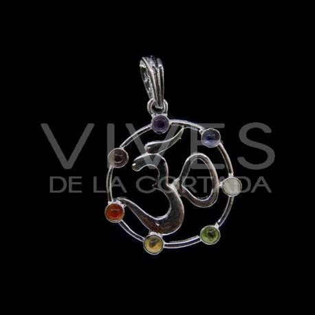 Pendentif OM avec Chakra Minerals - Bain d'argent